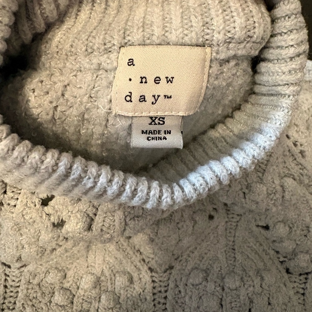 a new day Women’s Gray puff sleeve Sweater Pullover Size XS Cozy Knit, Preppy - Picture 5 of 10